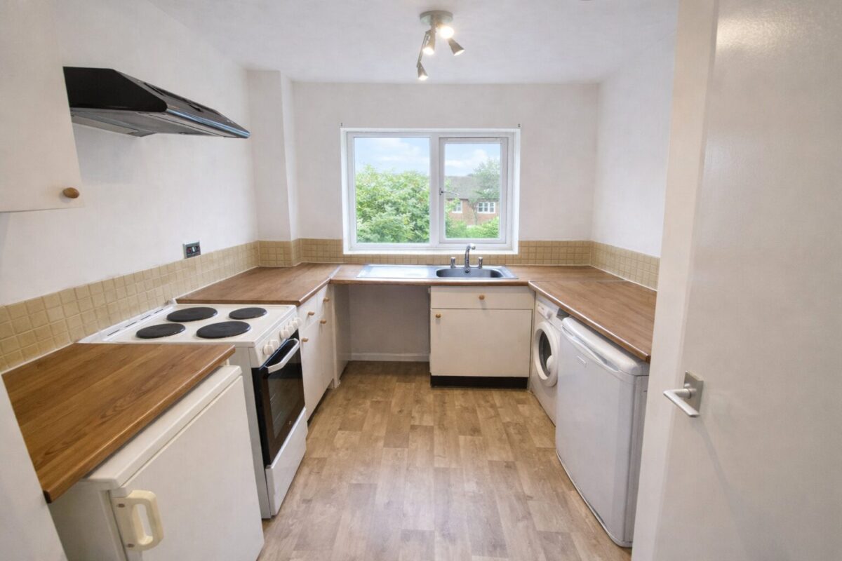 1 Bedroom Flat To Let - HP11
