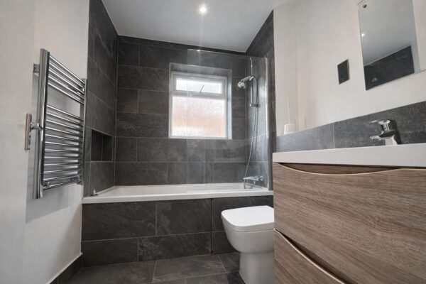 Modern 1 Bedroom House To Let - HP12