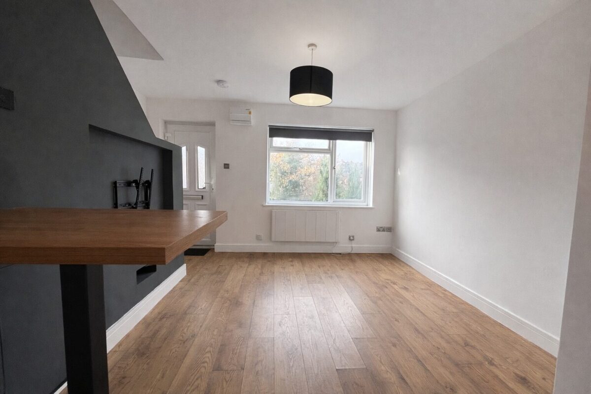Modern 1 Bedroom House To Let - HP12