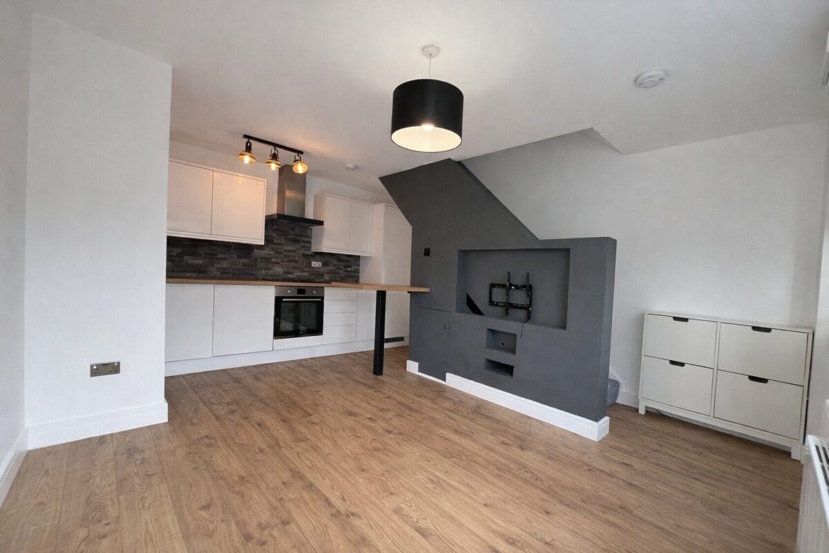 Modern 1 Bedroom House To Let - HP12