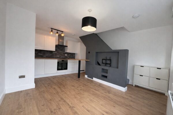 Modern 1 Bedroom House To Let - HP12