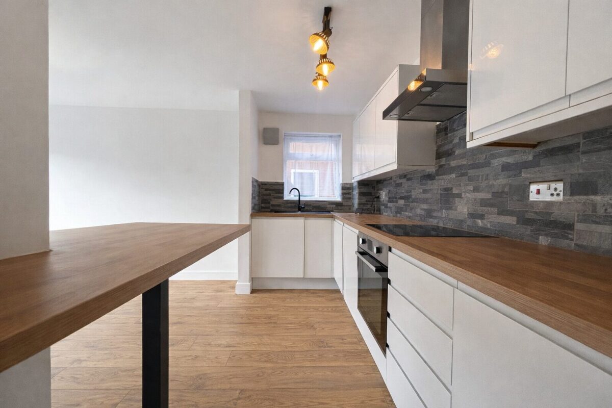 Modern 1 Bedroom House To Let - HP12