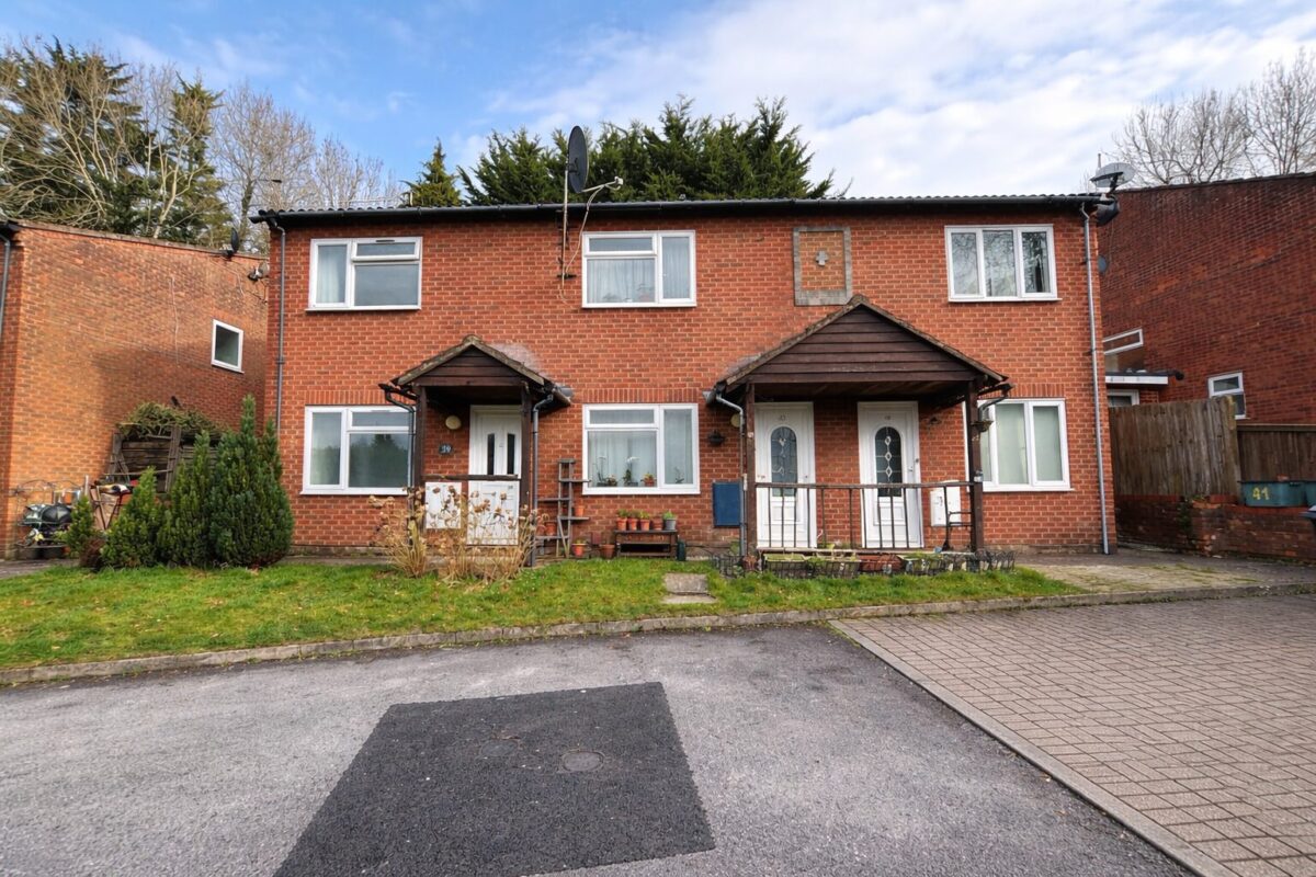 Modern 1 Bedroom House To Let - HP12