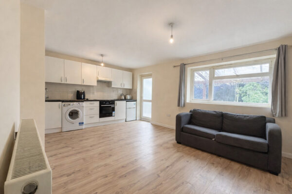 5 Bed Student House, Deeds Grove, High Wycombe, HP12 3NT