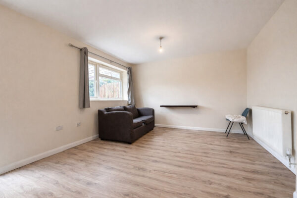 5 Bed Student House, Deeds Grove, High Wycombe, HP12 3NT
