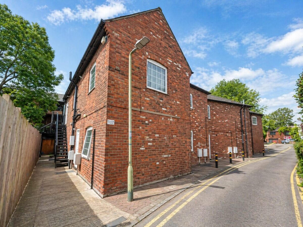 Studio Flat, Nutfield Lane, High Wycombe, HP11