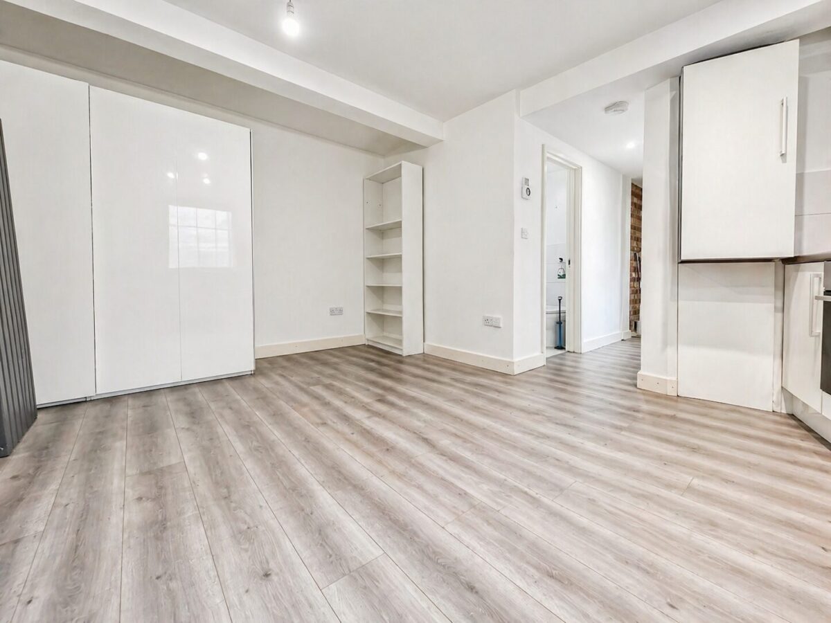 Studio Flat, Nutfield Lane, High Wycombe, HP11