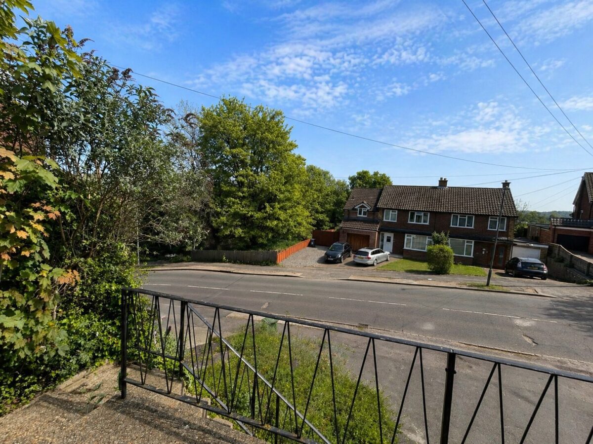 4 Bed Student House, Hughenden Avenue, High Wycombe, HP13 5SN