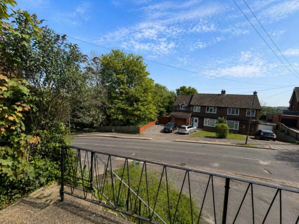 4 Bed Student House, Hughenden Avenue, High Wycombe, HP13 5SN