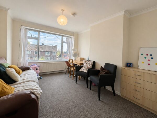 4 Bed Student House, Hughenden Avenue, High Wycombe, HP13 5SN