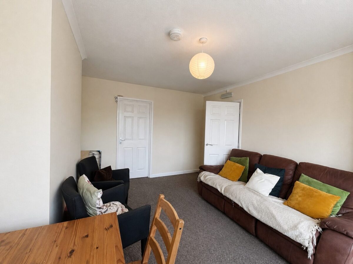4 Bed Student House, Hughenden Avenue, High Wycombe, HP13 5SN