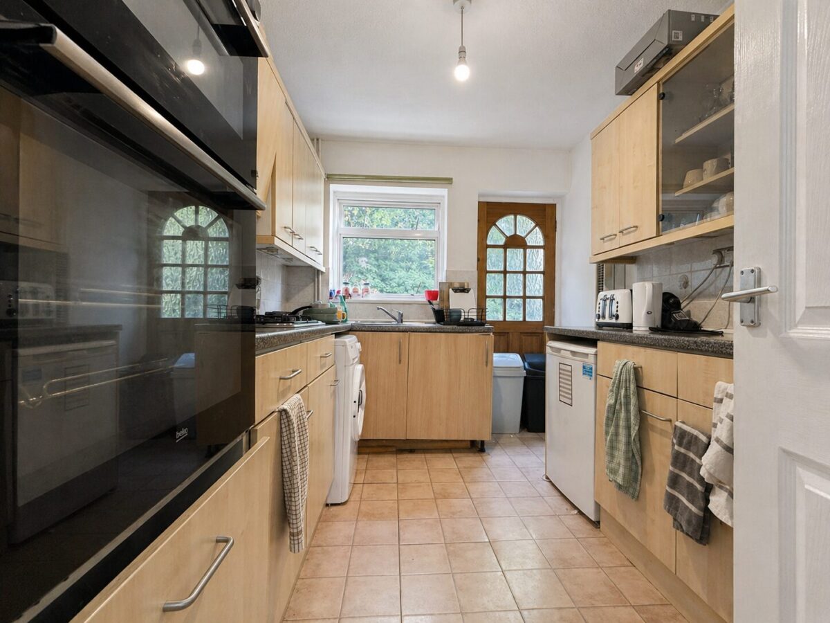 4 Bed Student House, Hughenden Avenue, High Wycombe, HP13 5SN