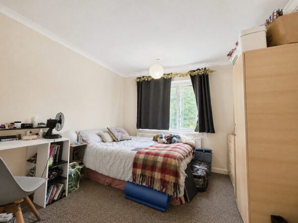 4 Bed Student House, Hughenden Avenue, High Wycombe, HP13 5SN