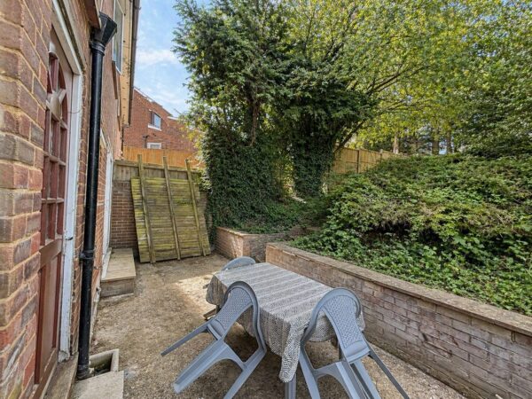 4 Bed Student House, Hughenden Avenue, High Wycombe, HP13 5SN