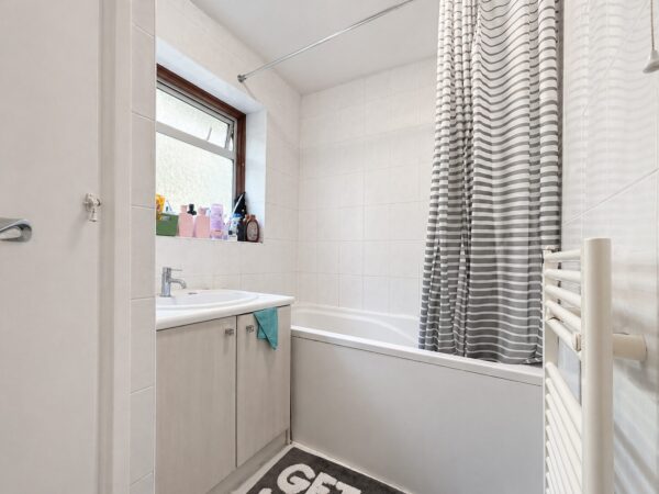 4 Bed Student House, Hughenden Avenue, High Wycombe, HP13 5SN