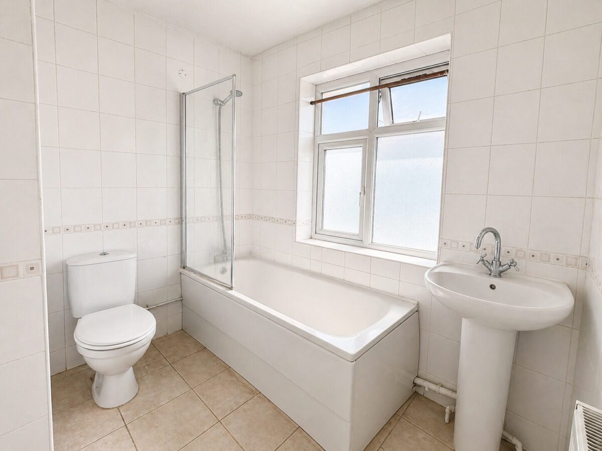 3 Bed Semi Detached, Marlow Road, High Wycombe, Buckinghamshire, HP11 1TF