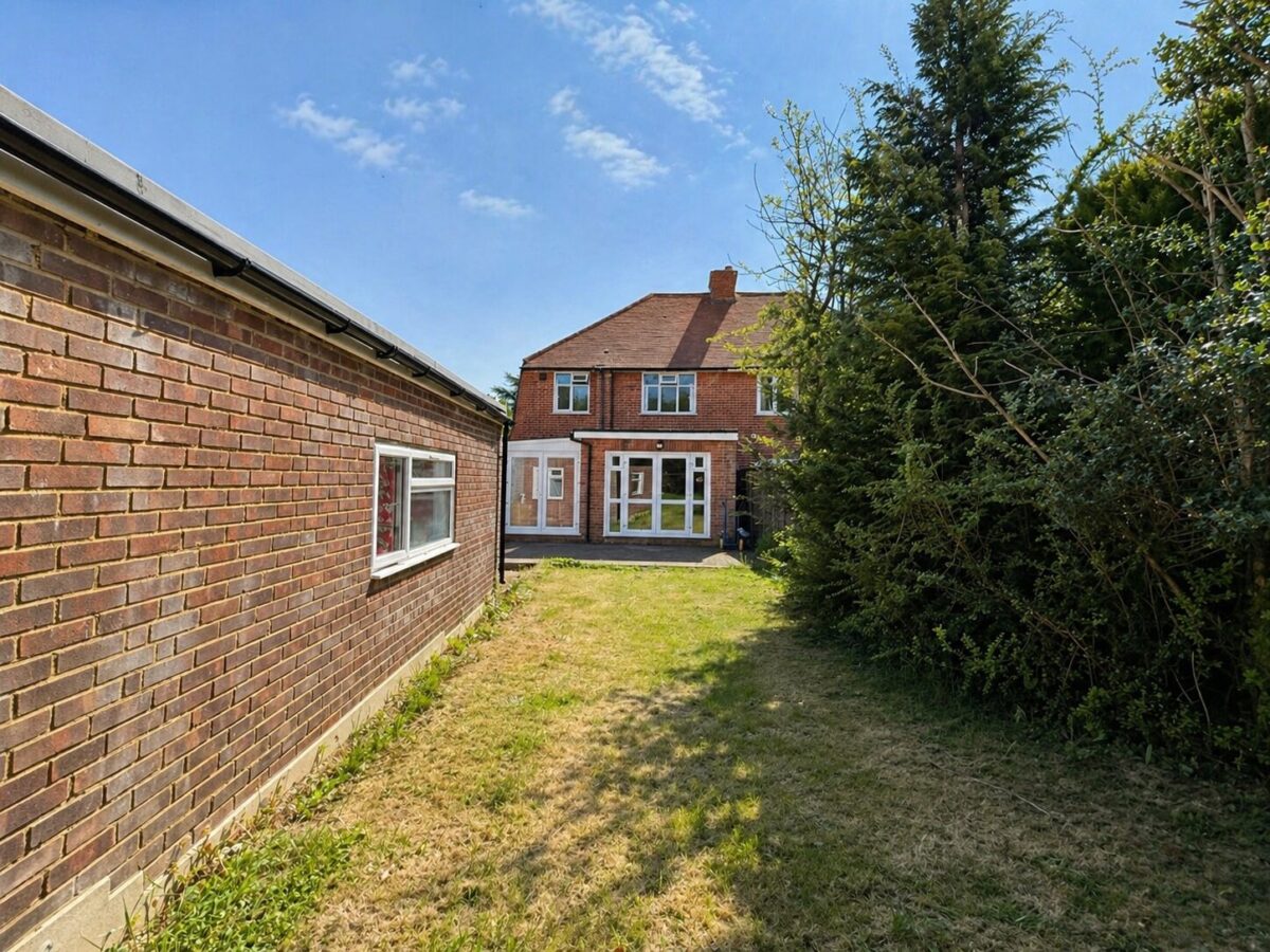 3 Bed Semi Detached, Marlow Road, High Wycombe, Buckinghamshire, HP11 1TF