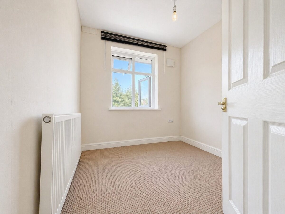 3 Bed Semi Detached, Marlow Road, High Wycombe, Buckinghamshire, HP11 1TF