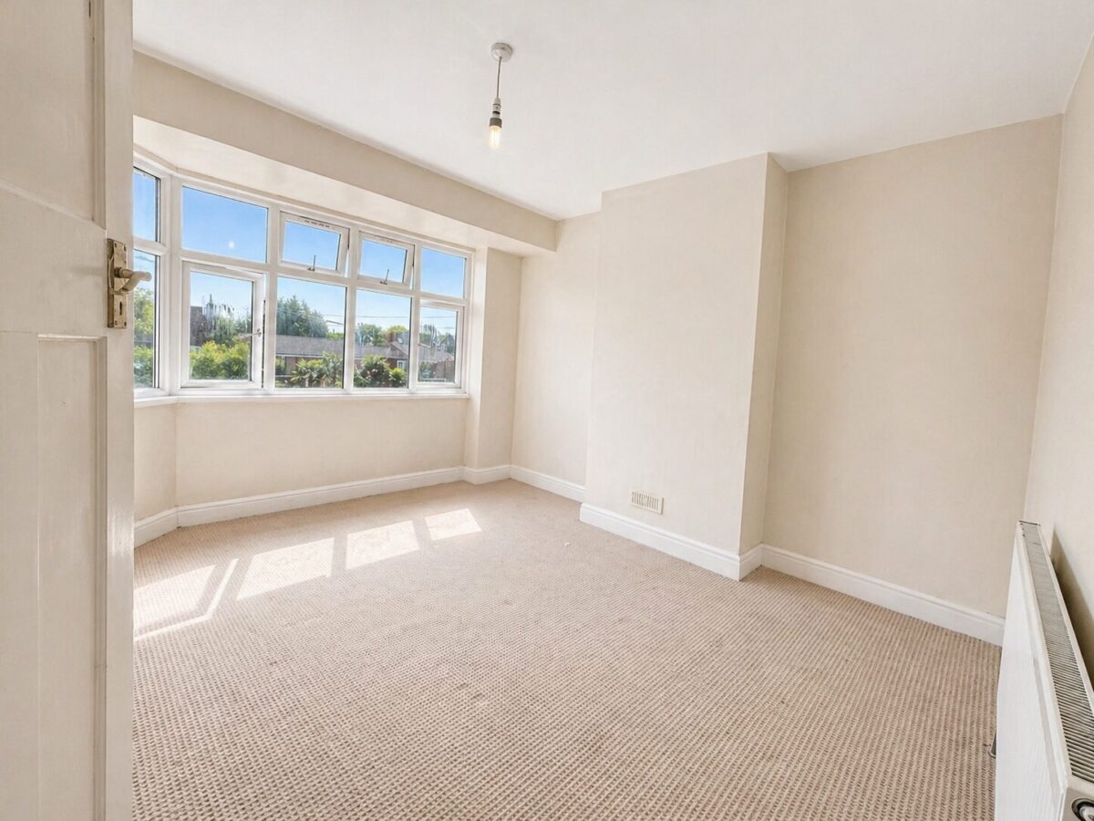 3 Bed Semi Detached, Marlow Road, High Wycombe, Buckinghamshire, HP11 1TF