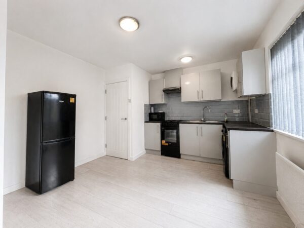 1/2 Bed Flat, Plumer Road, High Wycombe, Buckinghamshire, HP11 2SS