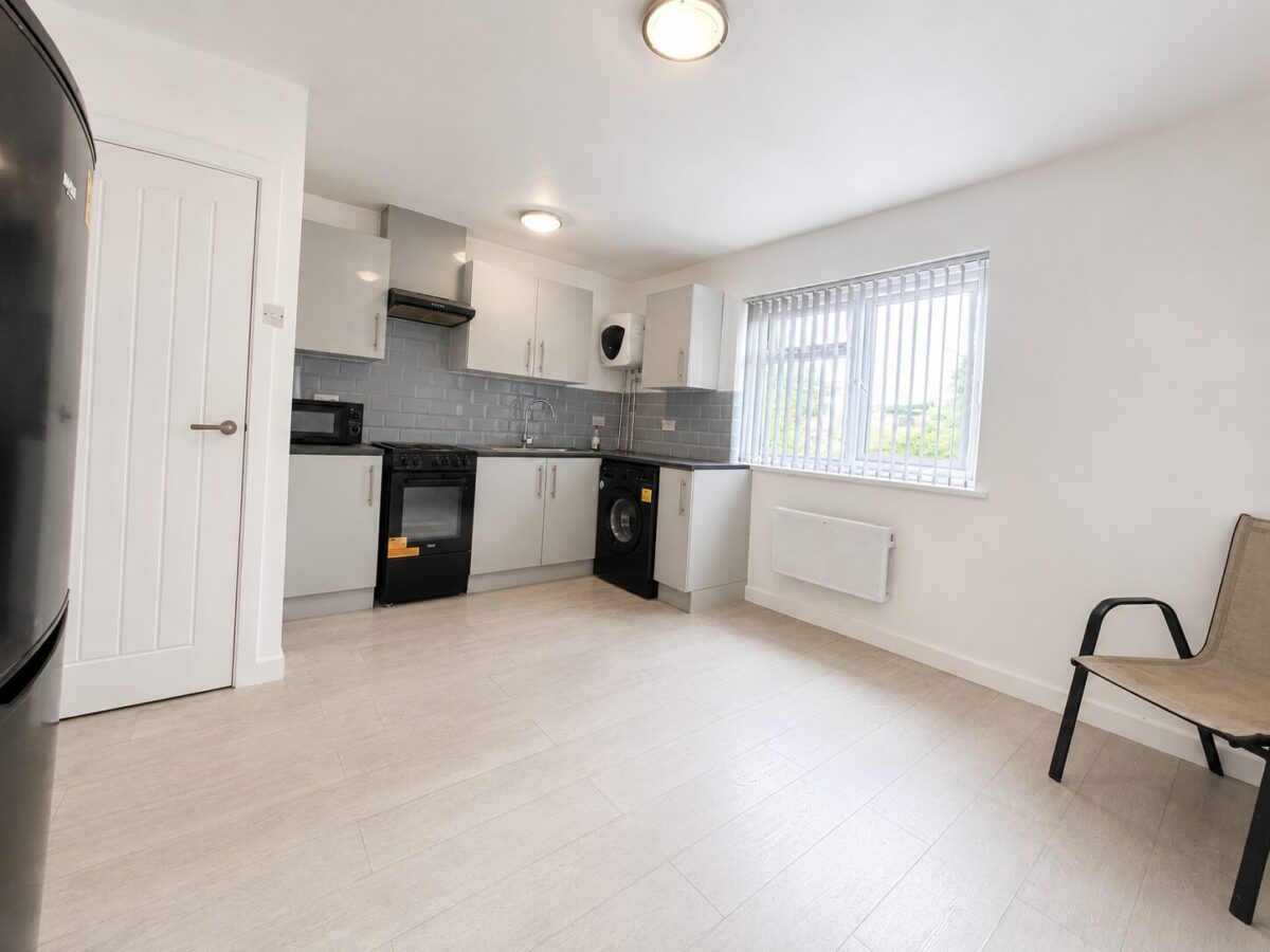 1/2 Bed Flat, Plumer Road, High Wycombe, Buckinghamshire, HP11 2SS