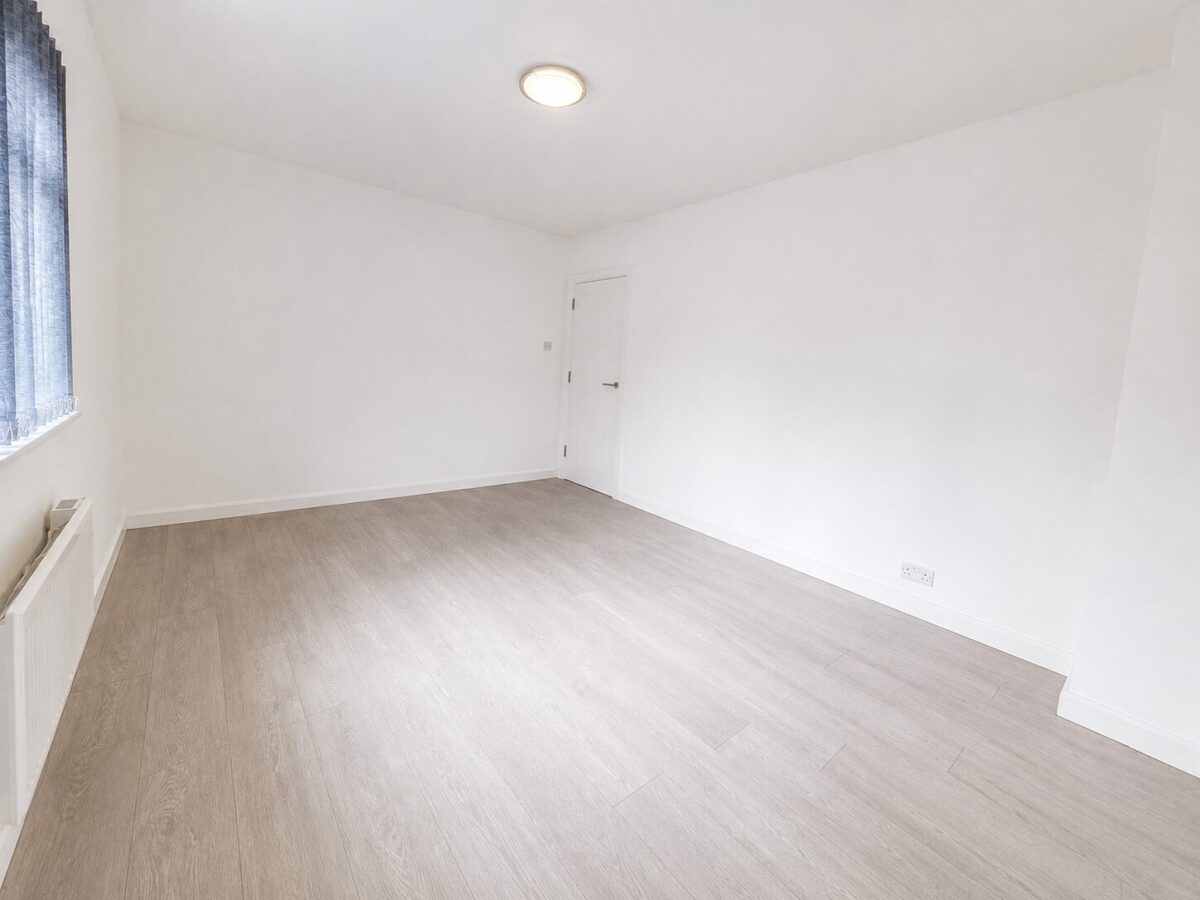 1/2 Bed Flat, Plumer Road, High Wycombe, Buckinghamshire, HP11 2SS
