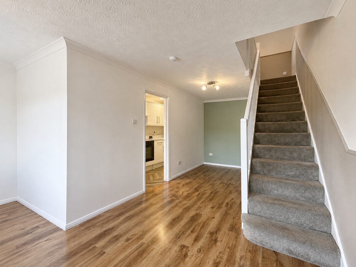 2 Bed Terraced, Eaton Avenue, High Wycombe, Buckinghamshire, HP12 3AU