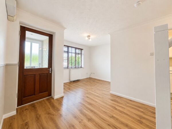 2 Bed Terraced, Eaton Avenue, High Wycombe, Buckinghamshire, HP12 3AU