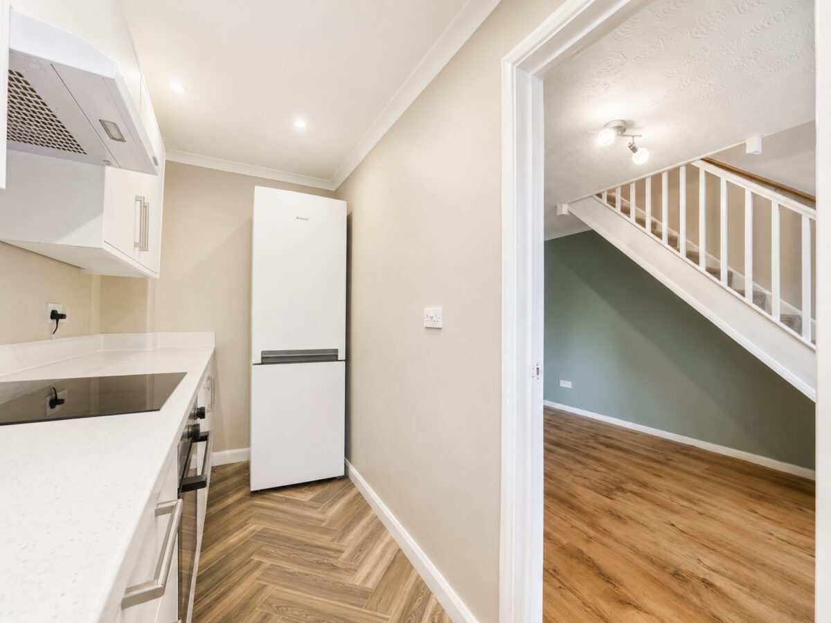 2 Bed Terraced, Eaton Avenue, High Wycombe, Buckinghamshire, HP12 3AU