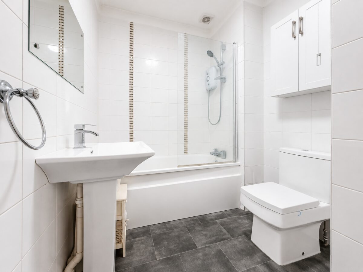 2 Bed Terraced, Eaton Avenue, High Wycombe, Buckinghamshire, HP12 3AU