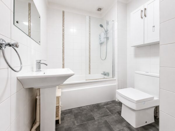 2 Bed Terraced, Eaton Avenue, High Wycombe, Buckinghamshire, HP12 3AU