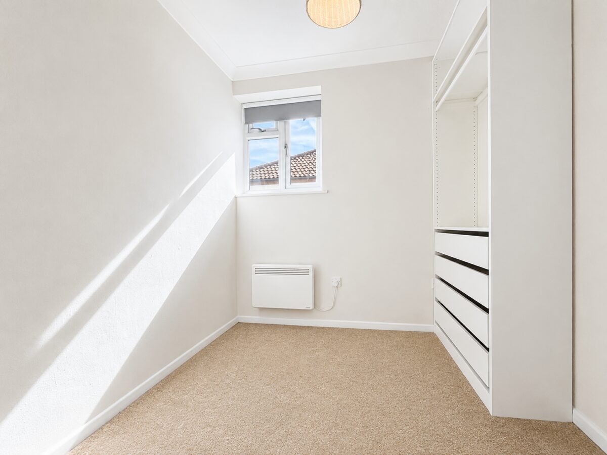 2 Bed Terraced, Eaton Avenue, High Wycombe, Buckinghamshire, HP12 3AU