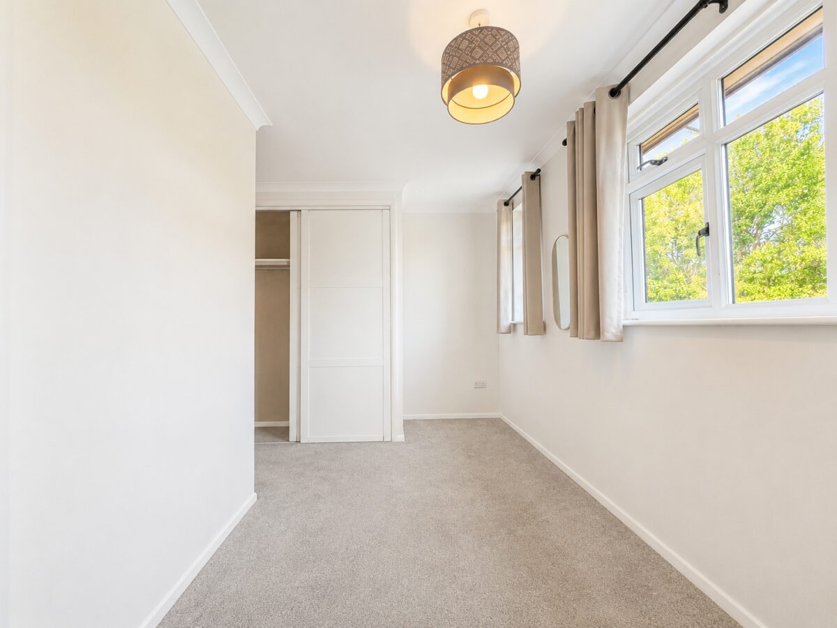2 Bed Terraced, Eaton Avenue, High Wycombe, Buckinghamshire, HP12 3AU