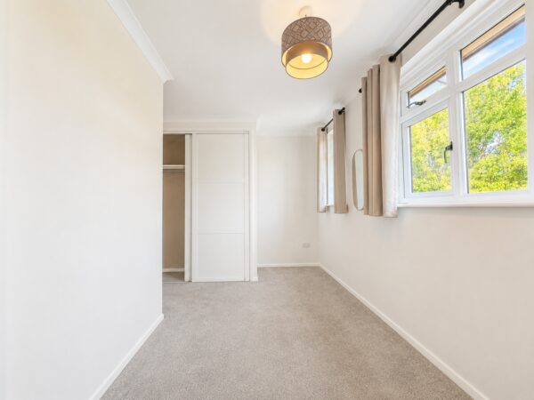 2 Bed Terraced, Eaton Avenue, High Wycombe, Buckinghamshire, HP12 3AU