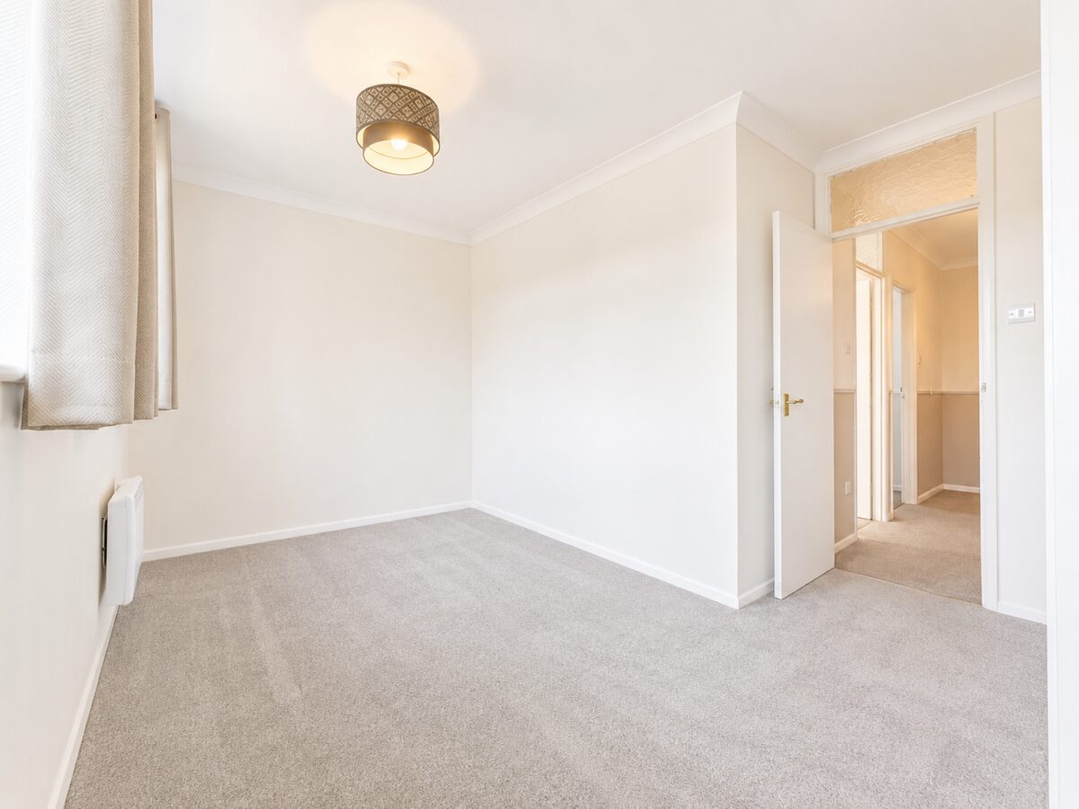 2 Bed Terraced, Eaton Avenue, High Wycombe, Buckinghamshire, HP12 3AU