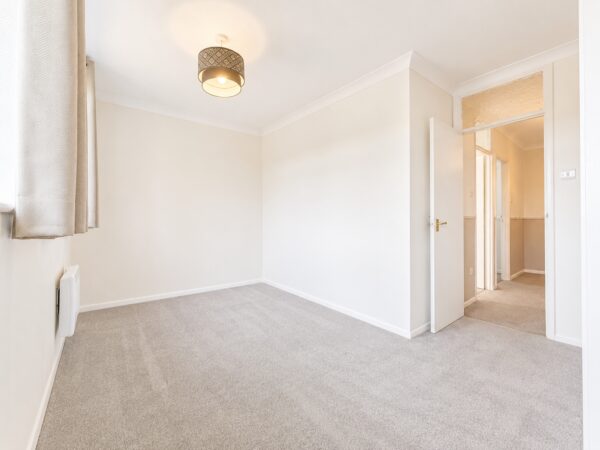 2 Bed Terraced, Eaton Avenue, High Wycombe, Buckinghamshire, HP12 3AU