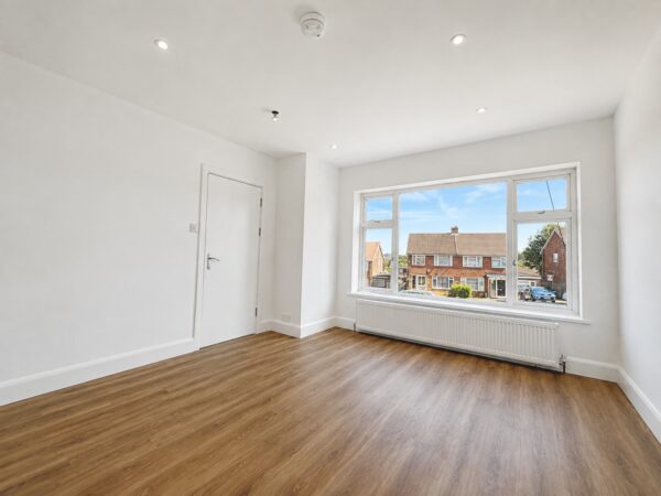 3/4 Bed Semi-Detached, Deeds Grove, High Wycombe, Buckinghamshire, HP12 3PD