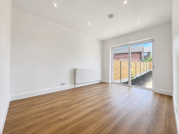 3/4 Bed Semi-Detached, Deeds Grove, High Wycombe, Buckinghamshire, HP12 3PD