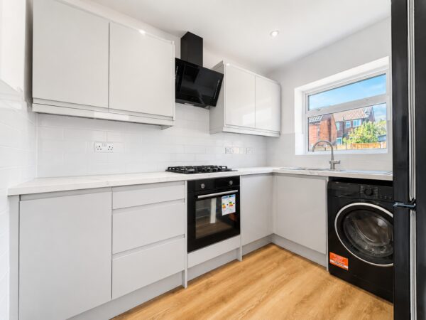 3/4 Bed Semi-Detached, Deeds Grove, High Wycombe, Buckinghamshire, HP12 3PD