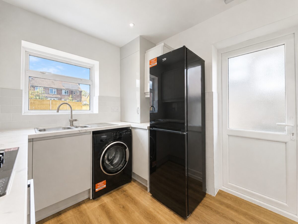 3/4 Bed Semi-Detached, Deeds Grove, High Wycombe, Buckinghamshire, HP12 3PD