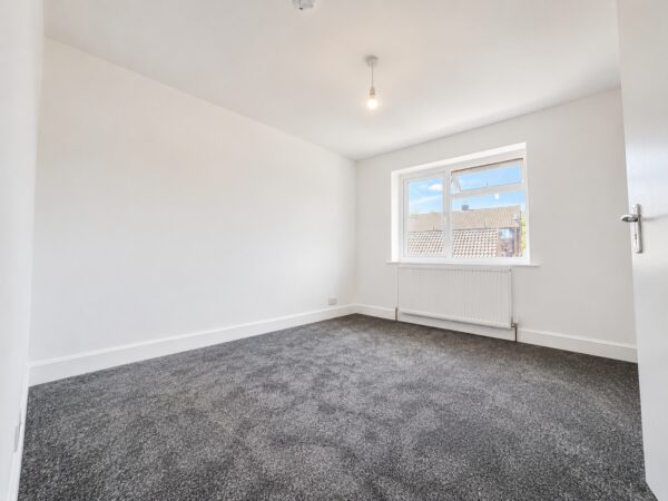 3/4 Bed Semi-Detached, Deeds Grove, High Wycombe, Buckinghamshire, HP12 3PD