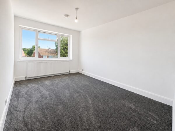 3/4 Bed Semi-Detached, Deeds Grove, High Wycombe, Buckinghamshire, HP12 3PD