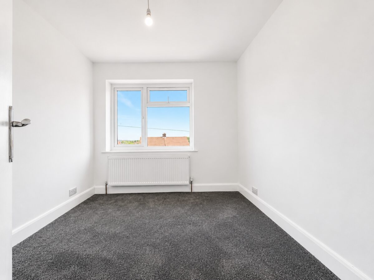 3/4 Bed Semi-Detached, Deeds Grove, High Wycombe, Buckinghamshire, HP12 3PD