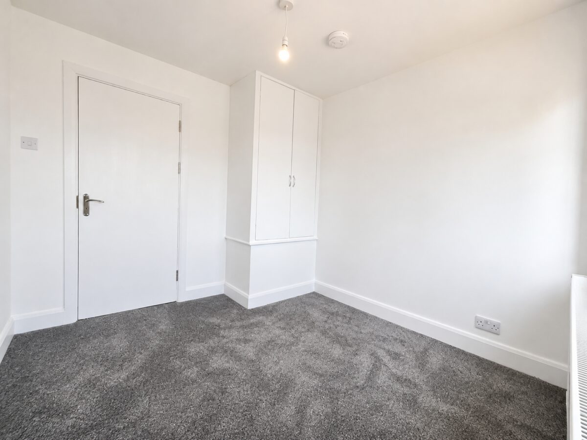 3/4 Bed Semi-Detached, Deeds Grove, High Wycombe, Buckinghamshire, HP12 3PD