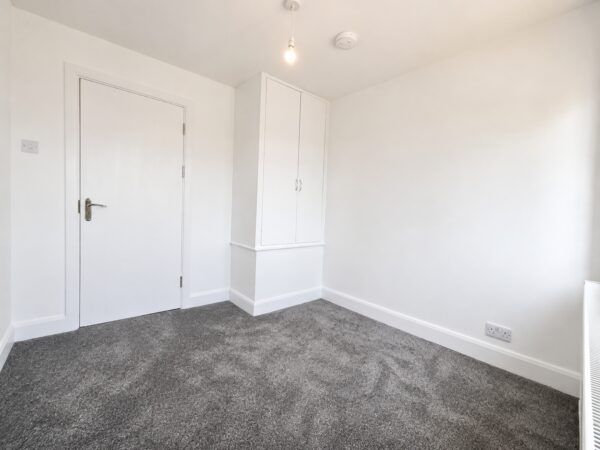 3/4 Bed Semi-Detached, Deeds Grove, High Wycombe, Buckinghamshire, HP12 3PD