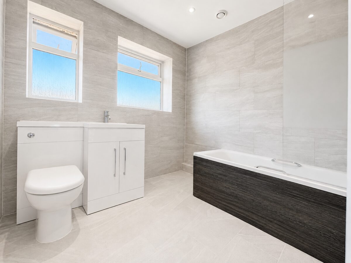3/4 Bed Semi-Detached, Deeds Grove, High Wycombe, Buckinghamshire, HP12 3PD