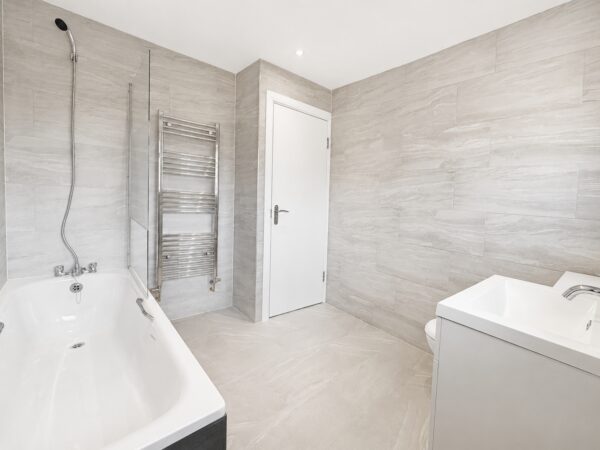 3/4 Bed Semi-Detached, Deeds Grove, High Wycombe, Buckinghamshire, HP12 3PD