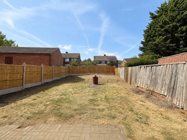 3/4 Bed Semi-Detached, Deeds Grove, High Wycombe, Buckinghamshire, HP12 3PD