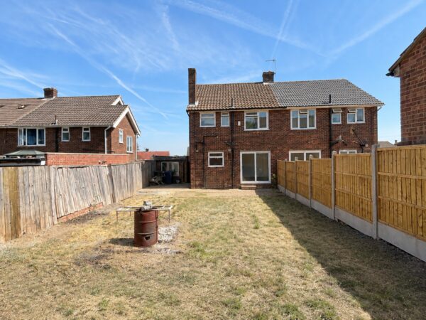 3/4 Bed Semi-Detached, Deeds Grove, High Wycombe, Buckinghamshire, HP12 3PD