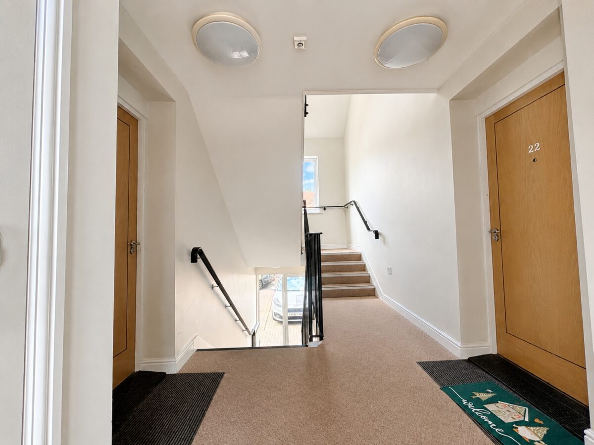 2 Bed Apartment, Cedar Avenue, Hazelmere, Buckinghamshire, HP15 7DL